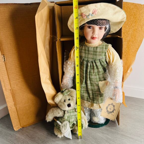Limited Edition Yesterdays Child Porcelain Collection Doll Molly - Picture 5 of 8